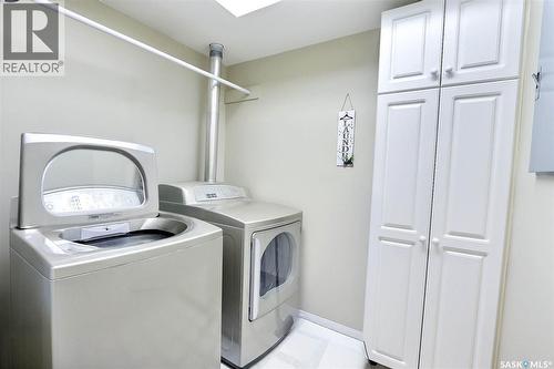201 1 26Th Street E, Prince Albert, SK - Indoor Photo Showing Laundry Room