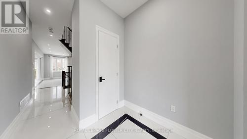 642 Sweetwater Crescent, Newmarket, ON - Indoor Photo Showing Other Room