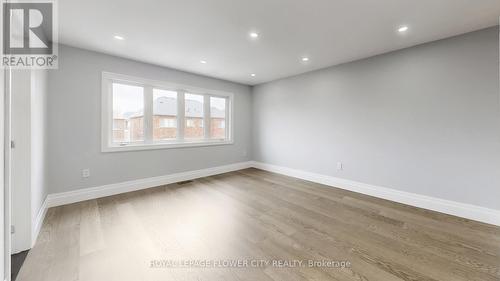 642 Sweetwater Crescent, Newmarket, ON - Indoor Photo Showing Other Room