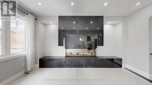 642 Sweetwater Crescent, Newmarket, ON - Indoor Photo Showing Other Room