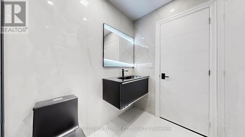 642 Sweetwater Crescent, Newmarket, ON - Indoor Photo Showing Other Room