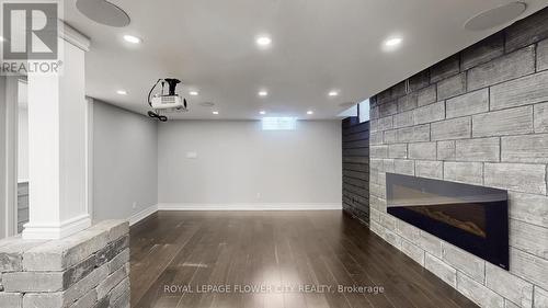 642 Sweetwater Crescent, Newmarket, ON - Indoor With Fireplace