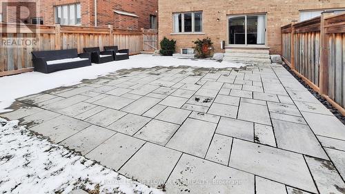 642 Sweetwater Crescent, Newmarket, ON - Outdoor