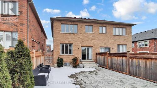 642 Sweetwater Crescent, Newmarket, ON - Outdoor
