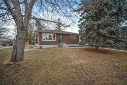 31 Weaver Bay  Winnipeg, MB R2M 2G5