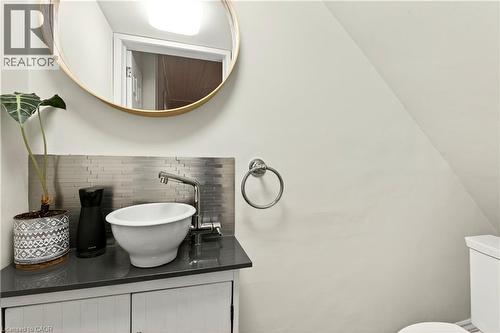 12 East 21St Street, Hamilton, ON - Indoor Photo Showing Bathroom