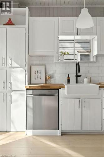 12 East 21St Street, Hamilton, ON - Indoor Photo Showing Kitchen