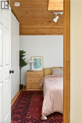 12 East 21St Street, Hamilton, ON - Indoor Photo Showing Bedroom