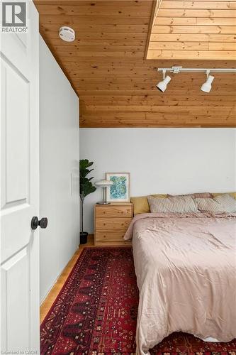 12 East 21St Street, Hamilton, ON - Indoor Photo Showing Bedroom