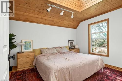 12 East 21St Street, Hamilton, ON - Indoor Photo Showing Bedroom