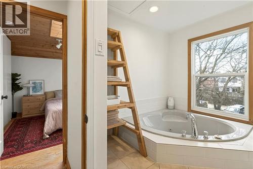 12 East 21St Street, Hamilton, ON - Indoor Photo Showing Bathroom