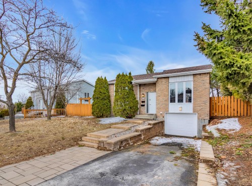 216 Av. St-Louis  Pointe-Claire, QC H9R 4X7