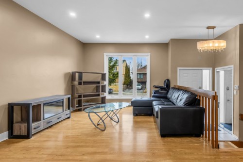 Salon - 216 Av. St-Louis, Pointe-Claire, QC - Indoor Photo Showing Other Room