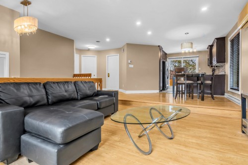 Salon - 216 Av. St-Louis, Pointe-Claire, QC - Indoor Photo Showing Living Room