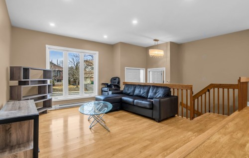 Salon - 216 Av. St-Louis, Pointe-Claire, QC - Indoor Photo Showing Living Room
