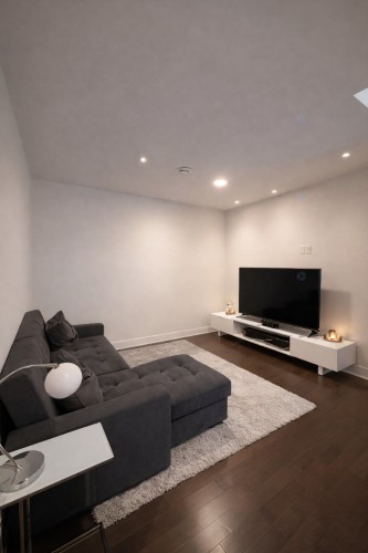 Den - Ph02-2160 Av. Terry-Fox, Laval (Chomedey), QC - Indoor
