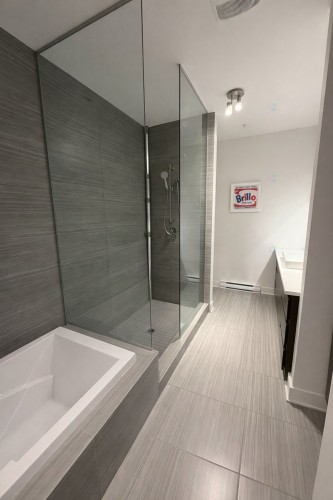 Bathroom - Ph02-2160 Av. Terry-Fox, Laval (Chomedey), QC - Indoor Photo Showing Bathroom