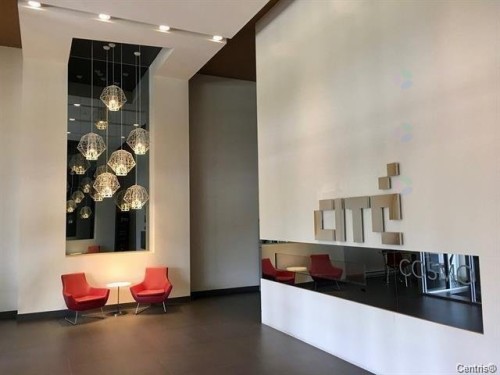 Entry - Ph02-2160 Av. Terry-Fox, Laval (Chomedey), QC - Indoor