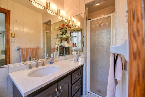Master Bathroom - 11263  - 11269 Av. Éthier, Montréal (Montréal-Nord), QC - Indoor Photo Showing Bathroom