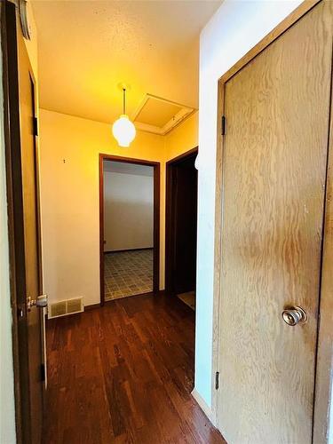 Pierson, Manitoba - Indoor Photo Showing Other Room