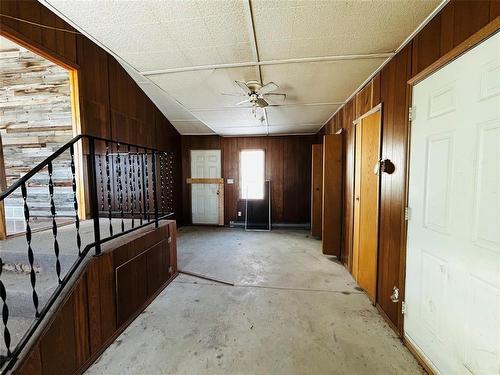 Pierson, Manitoba - Indoor Photo Showing Other Room