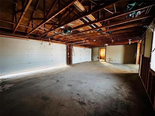 Pierson, Manitoba - Indoor Photo Showing Garage