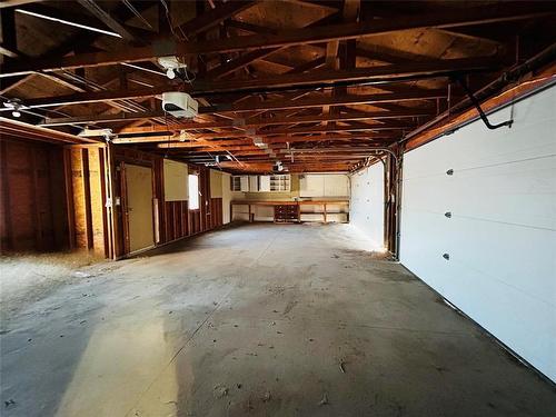 Pierson, Manitoba - Indoor Photo Showing Garage