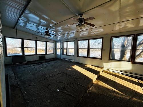 Pierson, Manitoba - Indoor Photo Showing Other Room
