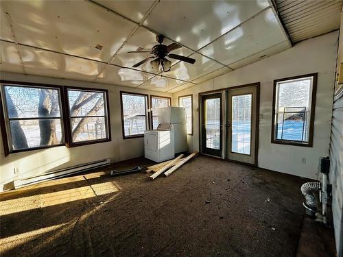 Pierson, Manitoba - Indoor Photo Showing Other Room