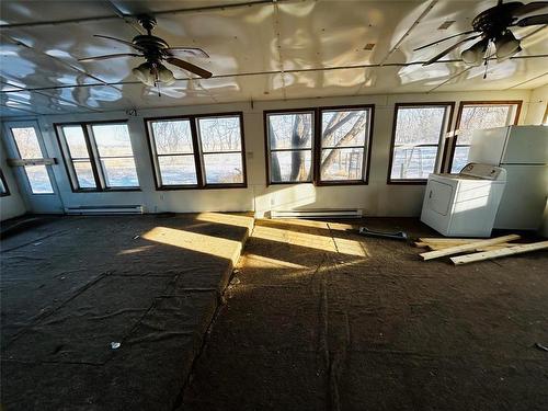 Pierson, Manitoba - Indoor Photo Showing Other Room