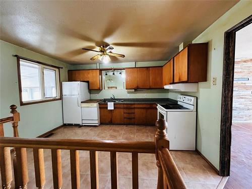Pierson, Manitoba - Indoor Photo Showing Kitchen