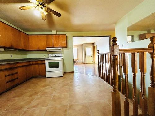 Pierson, Manitoba - Indoor Photo Showing Kitchen