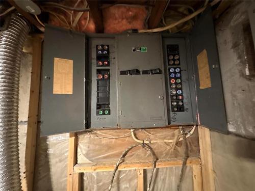 Pierson, Manitoba - Indoor Photo Showing Basement