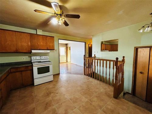 Pierson, Manitoba - Indoor Photo Showing Kitchen