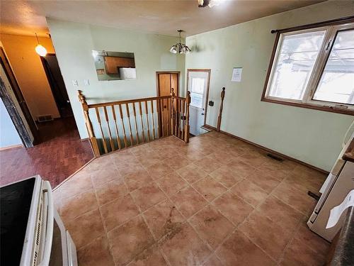 Pierson, Manitoba - Indoor Photo Showing Other Room