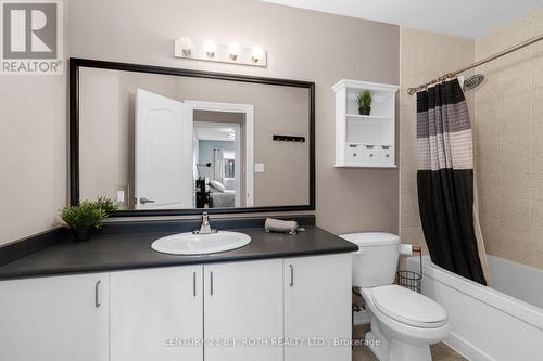 Upper level, 4 piece bathroom - 221 Harvie Road, Barrie, ON - Indoor Photo Showing Bathroom