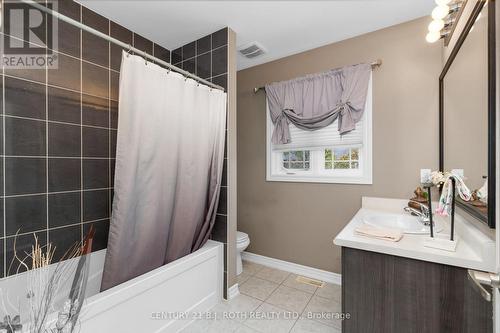 221 Harvie Road, Barrie, ON - Indoor Photo Showing Bathroom