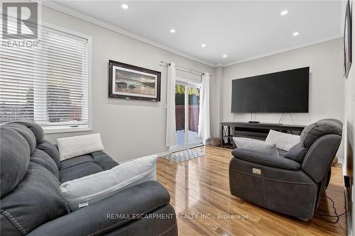 33 Panorama Way, Hamilton, ON - Indoor Photo Showing Living Room