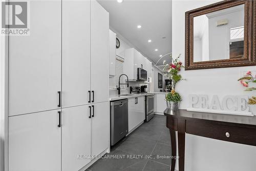 33 Panorama Way, Hamilton, ON - Indoor Photo Showing Other Room