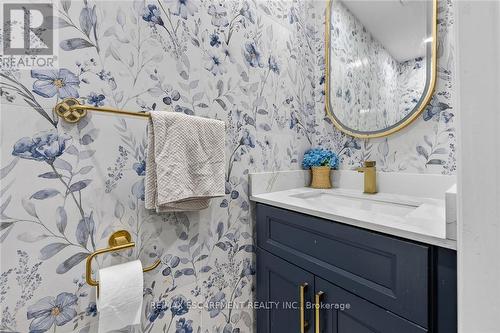 33 Panorama Way, Hamilton, ON - Indoor Photo Showing Bathroom