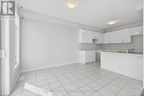 Kitchen - 2237 Grainger Loop, Innisfil, ON - Indoor Photo Showing Kitchen