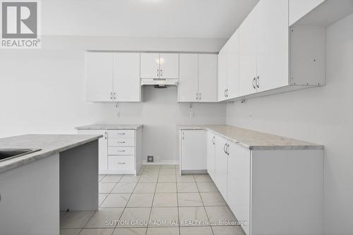 Kitchen - 2237 Grainger Loop, Innisfil, ON - Indoor Photo Showing Kitchen