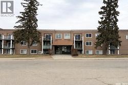 8 2707 7th STREET E  Saskatoon, SK S7H 1A7