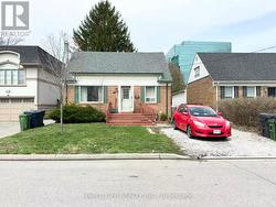 16 LYNDALE DRIVE Toronto, ON M2N 2Y1