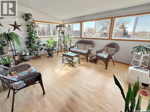 290 Burke Crescent, Swift Current, SK - Indoor Photo Showing Living Room