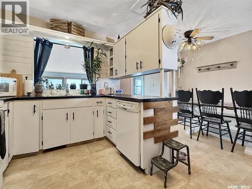 290 Burke Crescent, Swift Current, SK - Indoor Photo Showing Kitchen