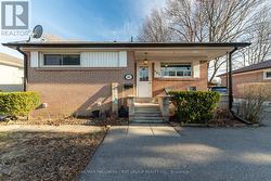MAIN - 303 ROSSLAND ROAD W Whitby (Williamsburg), ON L1N 3H8