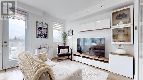 2 - 1479 O'Connor Drive, Toronto, ON - Indoor Photo Showing Living Room