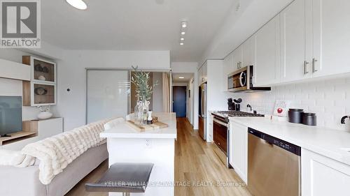2 - 1479 O'Connor Drive, Toronto, ON - Indoor Photo Showing Kitchen
