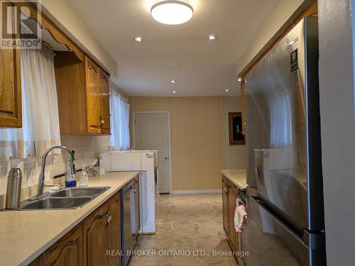 3364 Cedar Creek Drive, Mississauga, ON - Indoor Photo Showing Kitchen With Double Sink